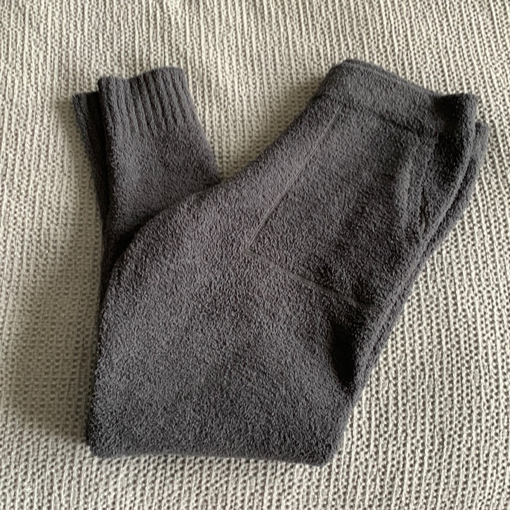UGG cozy joggers- worn one time. Size M